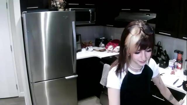 Image 2 of strawbxrrygirl Stream on Chaturbate on 16 months ago
