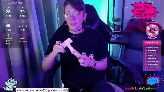 Image 3 of streetweeb Stream on Chaturbate on 16 days ago