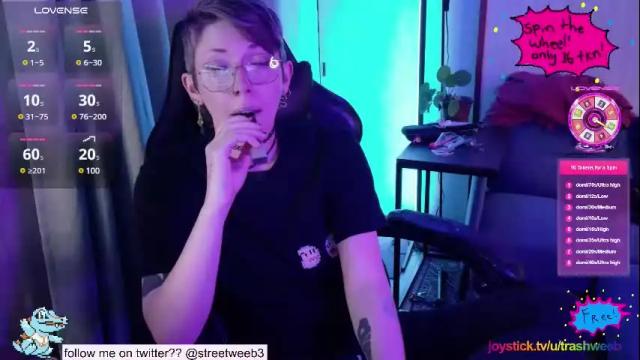 Image 4 of streetweeb Stream on Chaturbate on 16 days ago