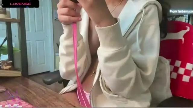 Image 12 of subdarkrose Stream on Chaturbate on 18 months ago