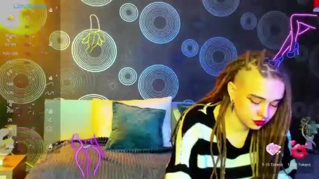 Image 3 of sue_bryan Stream on Chaturbate on 18 months ago