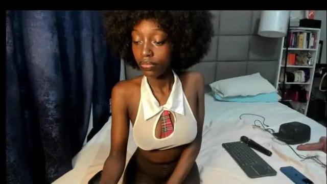 Image 4 of suhaila_suu Stream on Chaturbate on 20 days ago