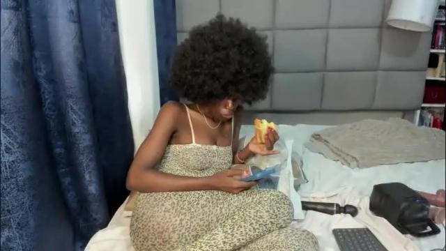 Image 4 of suhaila_suu Stream on Chaturbate on 2 months ago