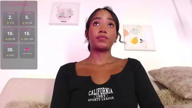 Image 2 of summeermiller Stream on Chaturbate on 18 months ago