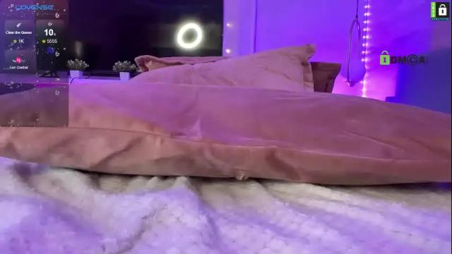 Image 8 of summer__sun_ Stream on Chaturbate on 1 month ago
