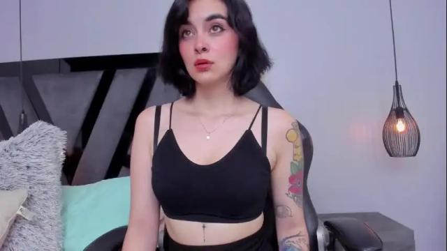 Image 2 of summerprints Stream on Chaturbate on 25 days ago