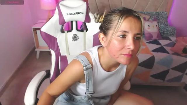 Image 2 of sun_amelie Stream on Chaturbate on 14 months ago