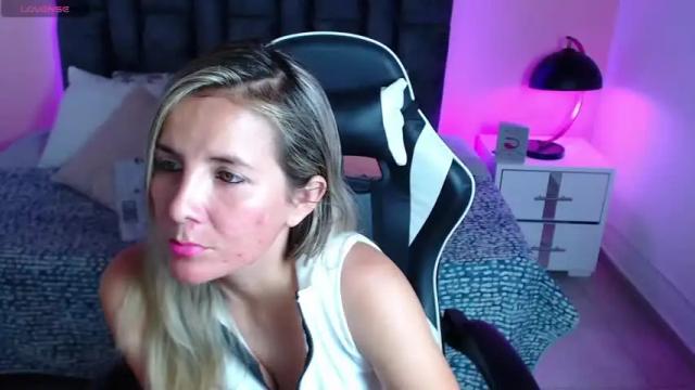 Image 3 of sun_amelie Stream on Chaturbate on 14 months ago