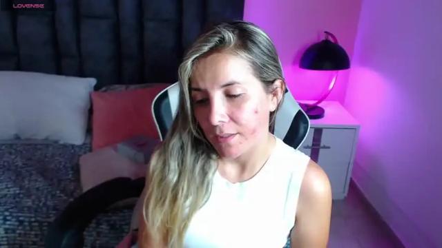 Image 6 of sun_amelie Stream on Chaturbate on 14 months ago