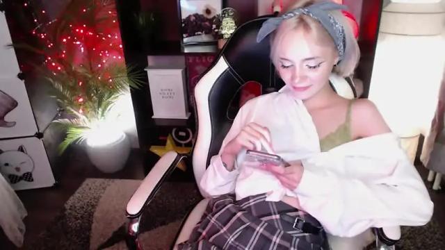 Image 11 of sunday_mooonday Stream on Chaturbate on 16 months ago