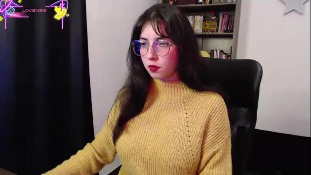 Image 3 of sunflower_uwu Stream on Chaturbate on 4 months ago