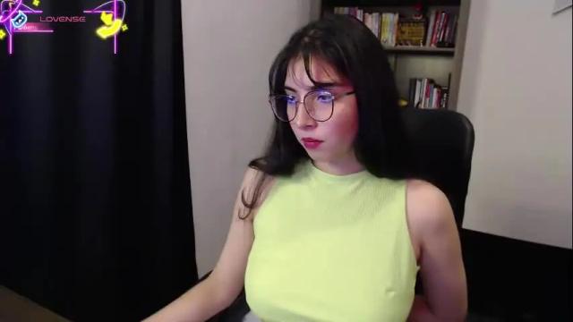 Image 2 of sunflower_uwu Stream on Chaturbate on 3 months ago