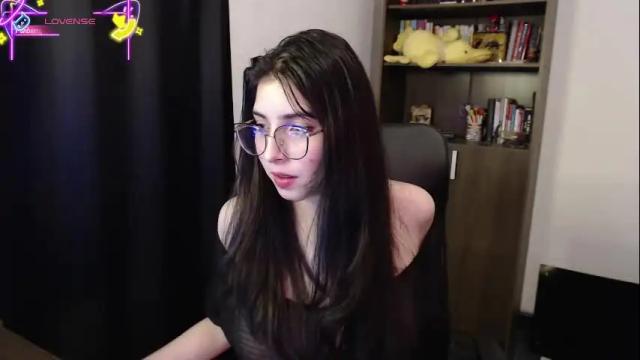 Image 2 of sunflower_uwu Stream on Chaturbate on 3 months ago