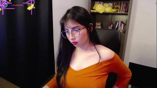 Image 3 of sunflower_uwu Stream on Chaturbate on 2 months ago