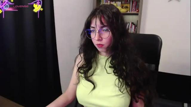 Image 3 of sunflower_uwu Stream on Chaturbate on 1 month ago