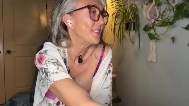 Image 4 of sunniedayz Stream on Chaturbate on 19 hours ago