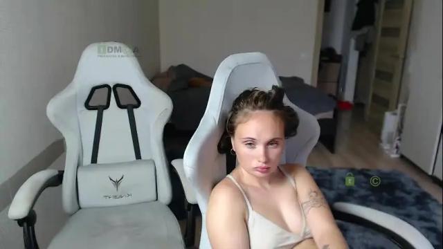 Image 3 of sunny1girl Stream on Chaturbate on 3 months ago