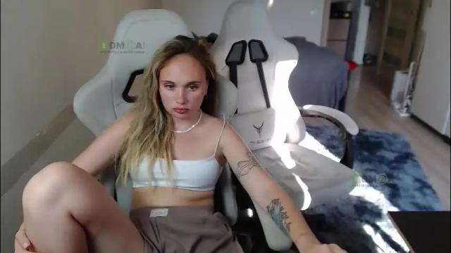 Image 4 of sunny1girl Stream on Chaturbate on 3 months ago
