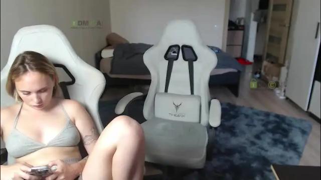 Image 2 of sunny1girl Stream on Chaturbate on 2 months ago