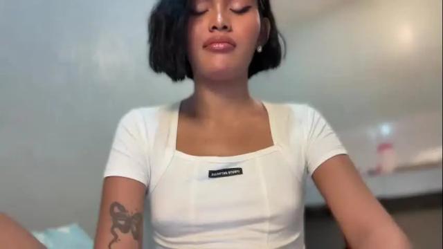 Image 6 of sunny_angelx Stream on Chaturbate on 2 months ago