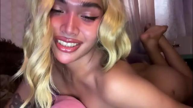 Image 4 of sunny_angelx Stream on Chaturbate on 2 months ago