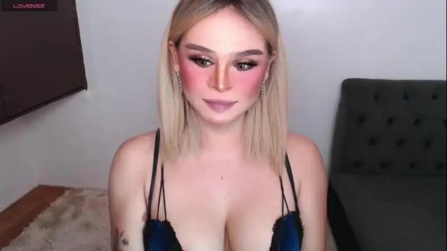 Image 4 of superh0tangelxx Stream on Chaturbate on 12 days ago