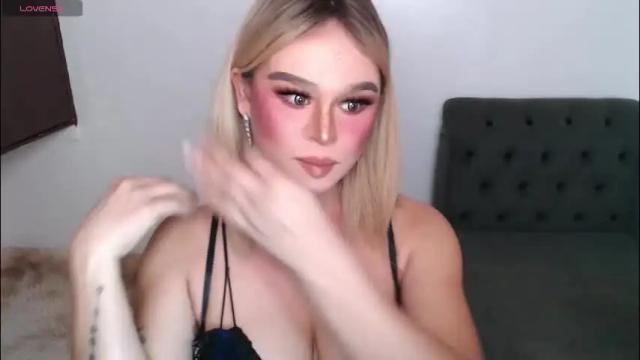 Image 3 of superh0tangelxx Stream on Chaturbate on 2 months ago
