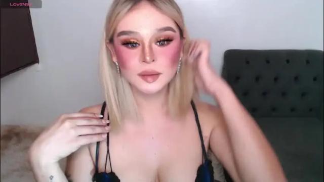 Image 4 of superh0tangelxx Stream on Chaturbate on 2 months ago