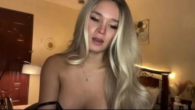 Thumbnail 1, surprisecockmia's Stream at Chaturbate, 14 months ago