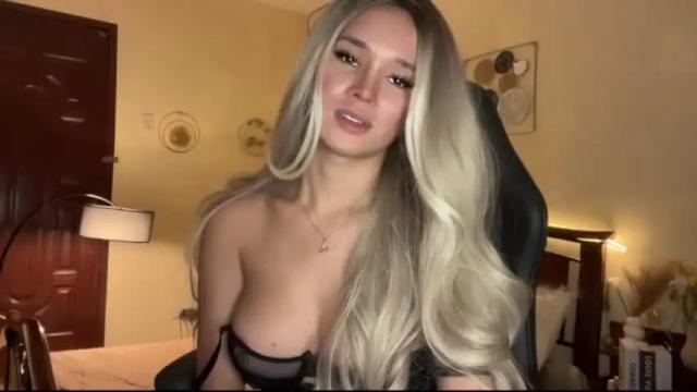 Thumbnail 2, surprisecockmia's Stream at Chaturbate, 14 months ago