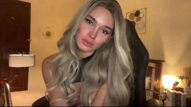 Image 7 of surprisecockmia Stream on Chaturbate on 14 months ago