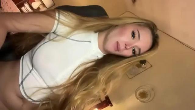 Image 3 of surprisecockmia Stream on Chaturbate on 13 months ago