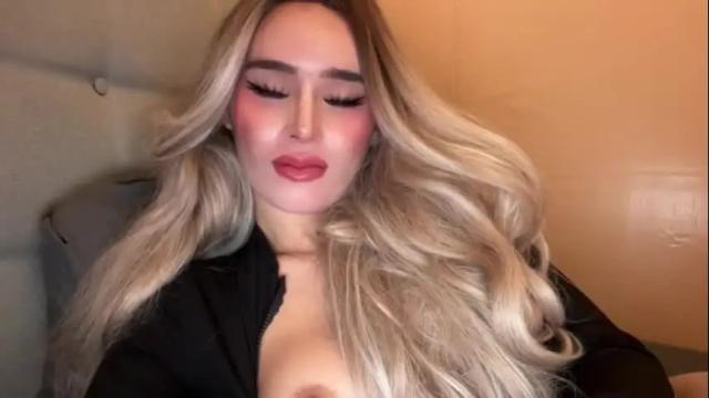 Image 10 of surprisecockmia Stream on Chaturbate on 27 days ago