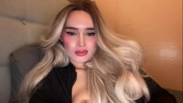 Image 11 of surprisecockmia Stream on Chaturbate on 27 days ago