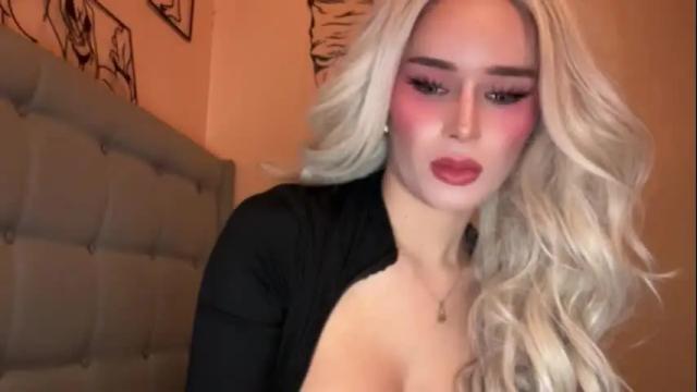 Image 12 of surprisecockmia Stream on Chaturbate on 10 days ago