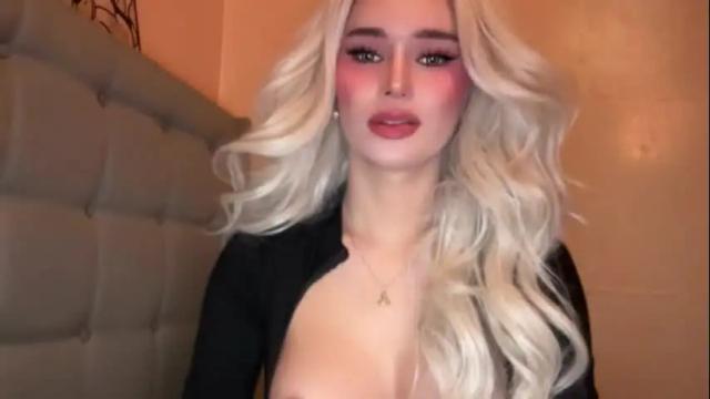 Image 4 of surprisecockmia Stream on Chaturbate on 10 days ago