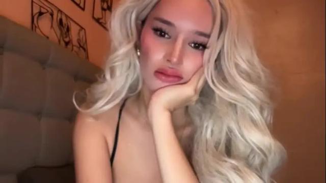 Image 8 of surprisecockmia Stream on Chaturbate on 9 days ago