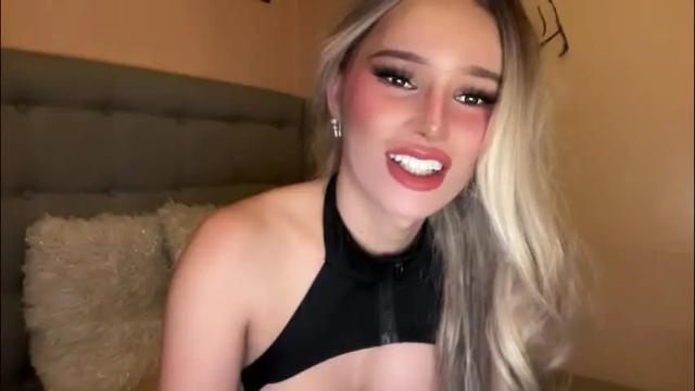 Image 10 of surprisecockmia Stream on Chaturbate on 2 months ago