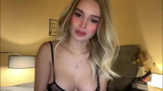 Image 7 of surprisecockmia Stream on Chaturbate on 1 month ago