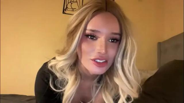 Image 12 of surprisecockmia Stream on Chaturbate on 1 month ago