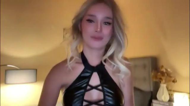 Image 12 of surprisecockmia Stream on Chaturbate on 2 months ago