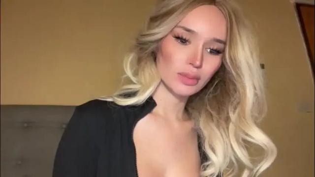 Image 10 of surprisecockmia Stream on Chaturbate on 1 month ago