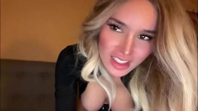 Image 8 of surprisecockmia Stream on Chaturbate on 1 month ago