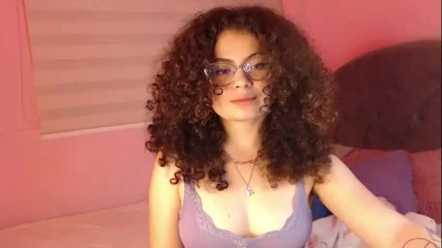 Image 3 of susan_bluee Stream on Chaturbate on 8 months ago