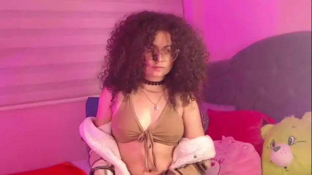 Image 2 of susan_bluee Stream on Chaturbate on 7 months ago