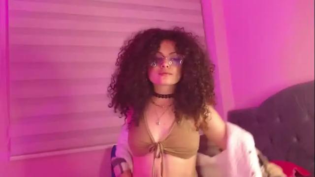 Image 3 of susan_bluee Stream on Chaturbate on 7 months ago