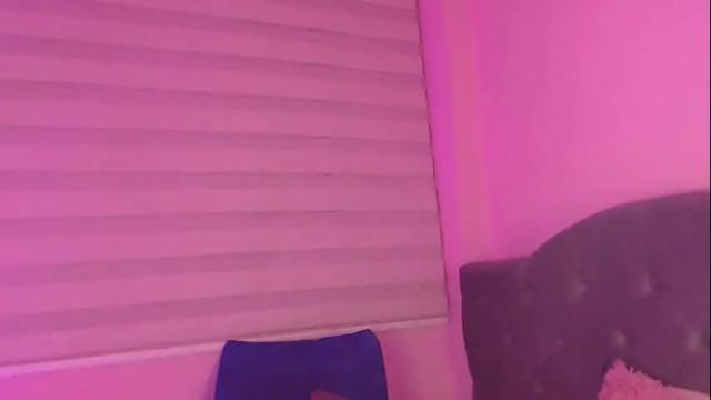 Image 2 of susan_bluee Stream on Chaturbate on 7 months ago