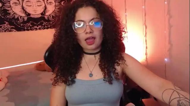 Image 2 of susan_bluee Stream on Chaturbate on 5 months ago