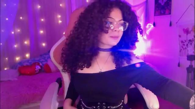 Image 2 of susan_bluee Stream on Chaturbate on 5 months ago