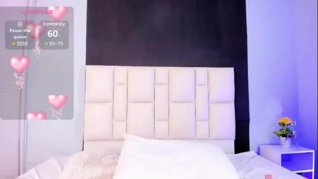 Image 3 of suzanelee Stream on Chaturbate on 8 months ago